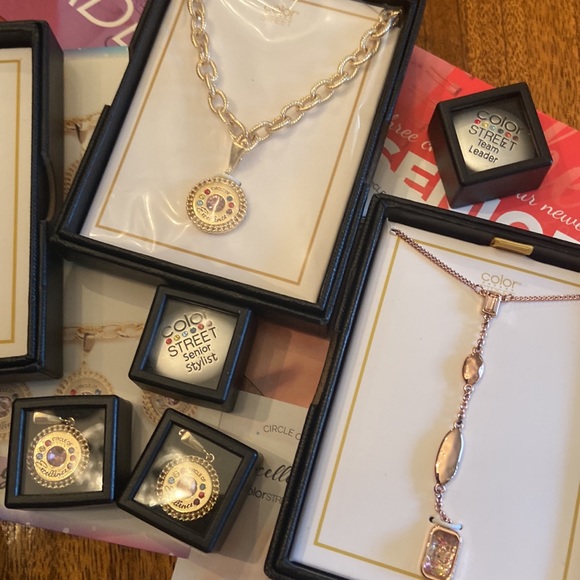 ColorStreet Bundle - Picture 4 of 7